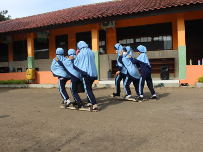 Lomba Bakiak Class Meeting